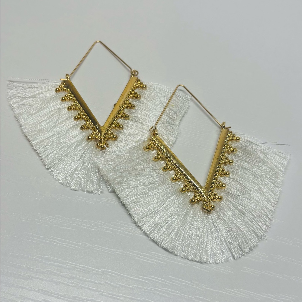 NWOT Elegant Gold and White Fringe/Tassel Earrings